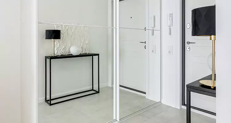 Mirrored Bifold Closet Doors Repair in Westchase, FL