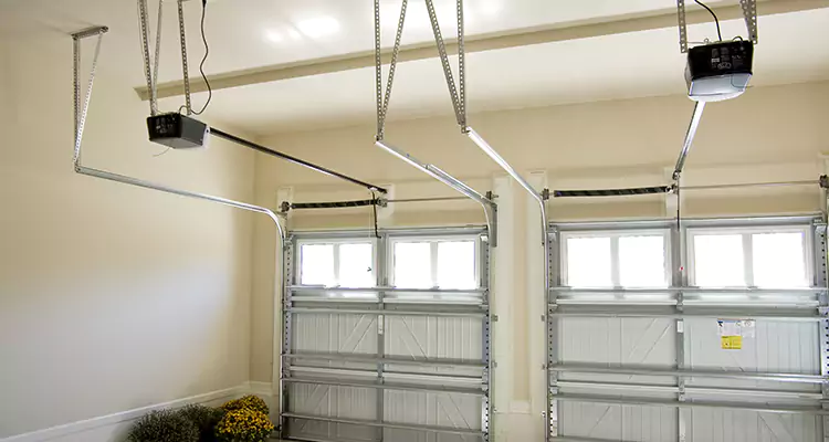 Residential Emergency Garage Door Repair in Westchase, FL