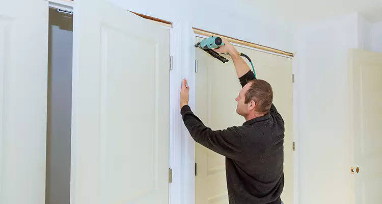 Top Rated Door Fixing ServiceFixing Garage Door Track in Westchase, FL