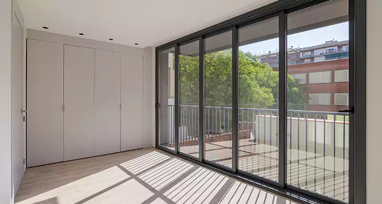 Fix Sliding Screen Door Track in Westchase, FL